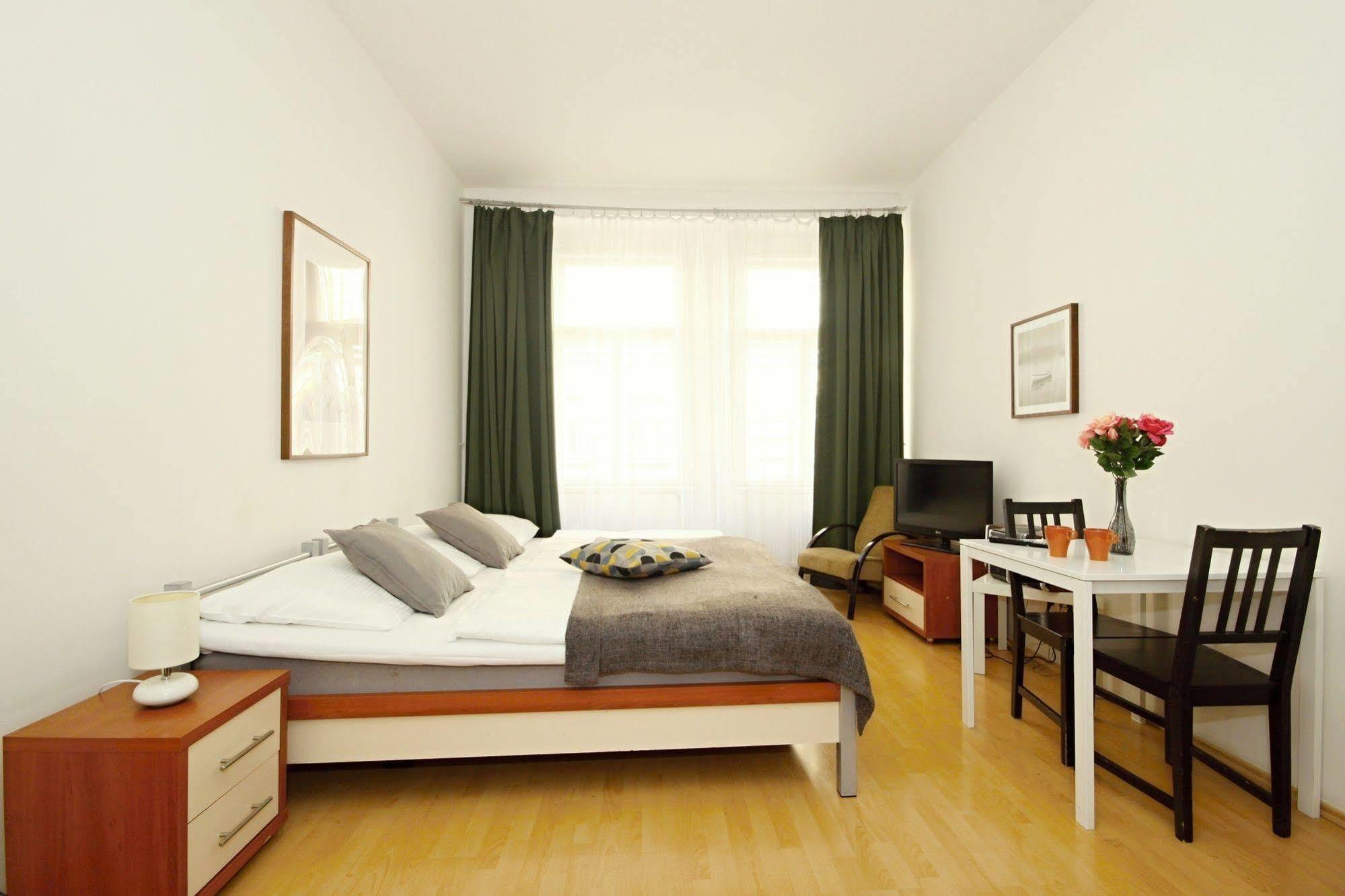 Theatre Residence Прага Екстериор снимка